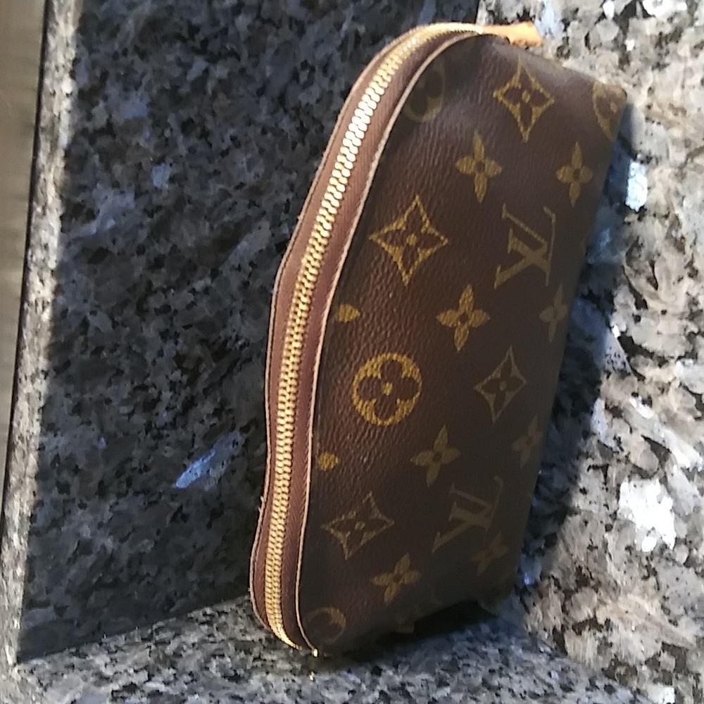 Authentic lv pouch - Picture 4 of 7